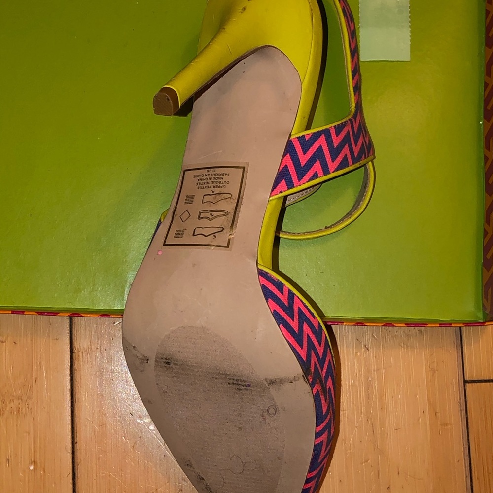 A Pop Statement Of Color Pumps ! - image 7